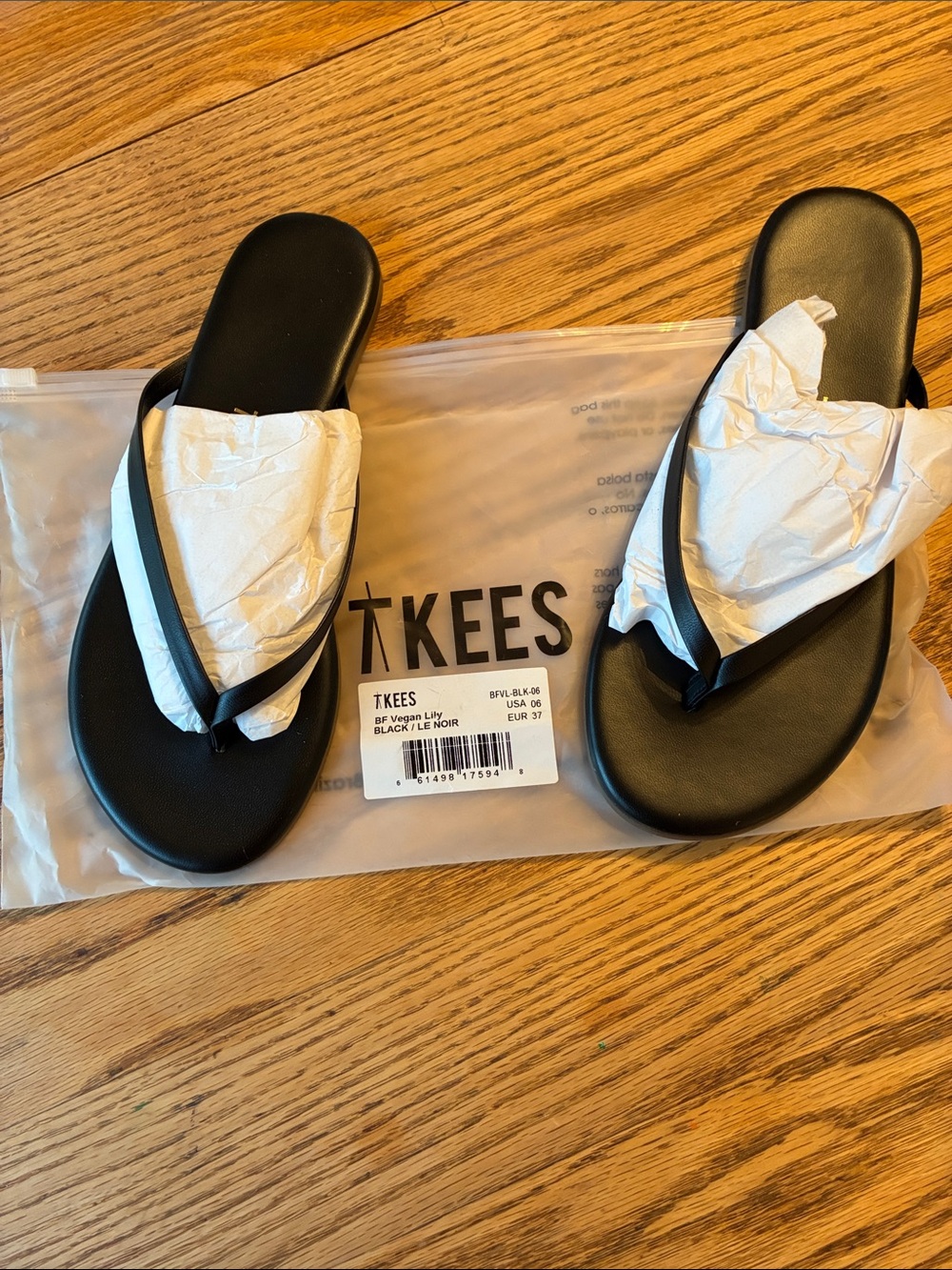 Tkees black flip flops